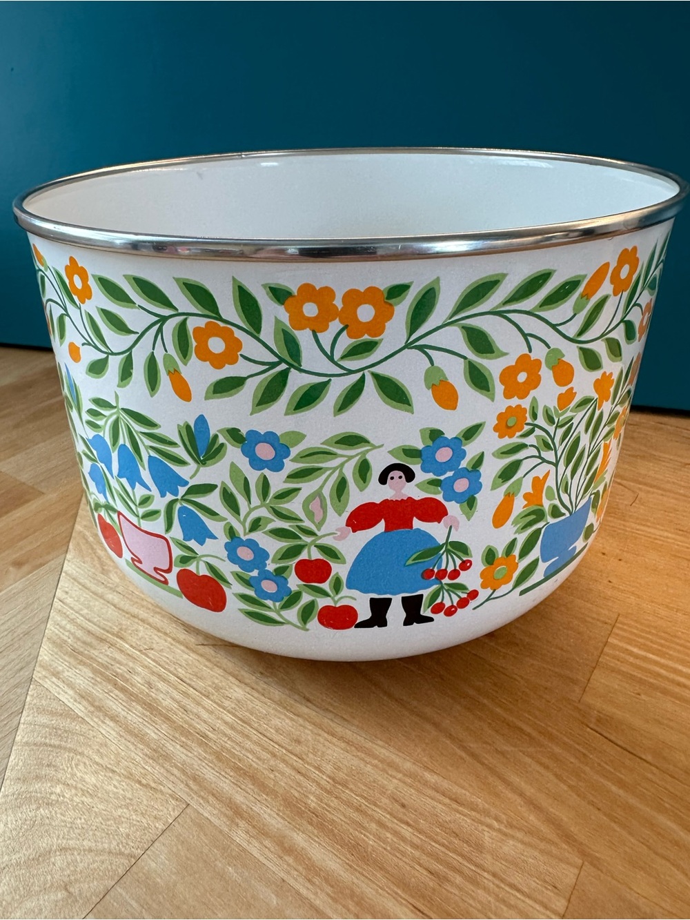 Vintage Kobe Kitchen Enamelware Bowl – Folk Art Farmhouse Pattern, 8"x5.5"